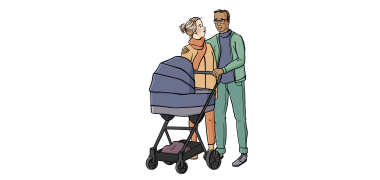 Ein Paar ist mit einem Kinderwagen unterwegs.
