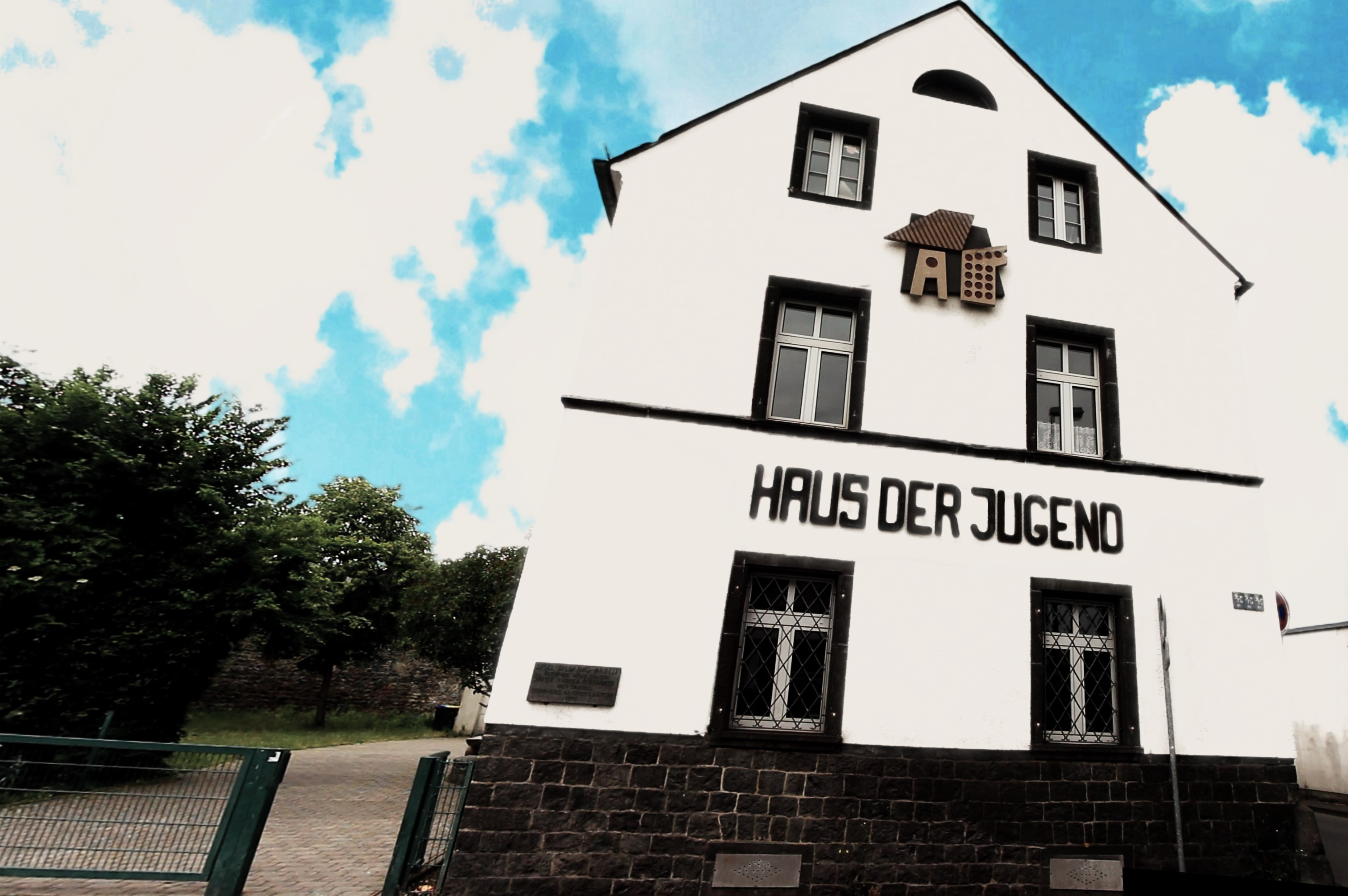 Die Front vom Jugendhaus