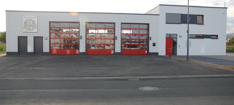 Feuerwehrgerätehaus in Hausen Außenansicht des Feuerwehrgerätehauses im Stadtteil Hausen