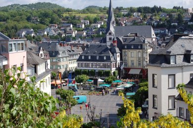 Blick auf den Marktplatz Blick auf den Marktplatz mit Altem Rathaus und Marktbrunnen
