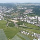 Stadt Mayen mit Gewerbegebieten von oben