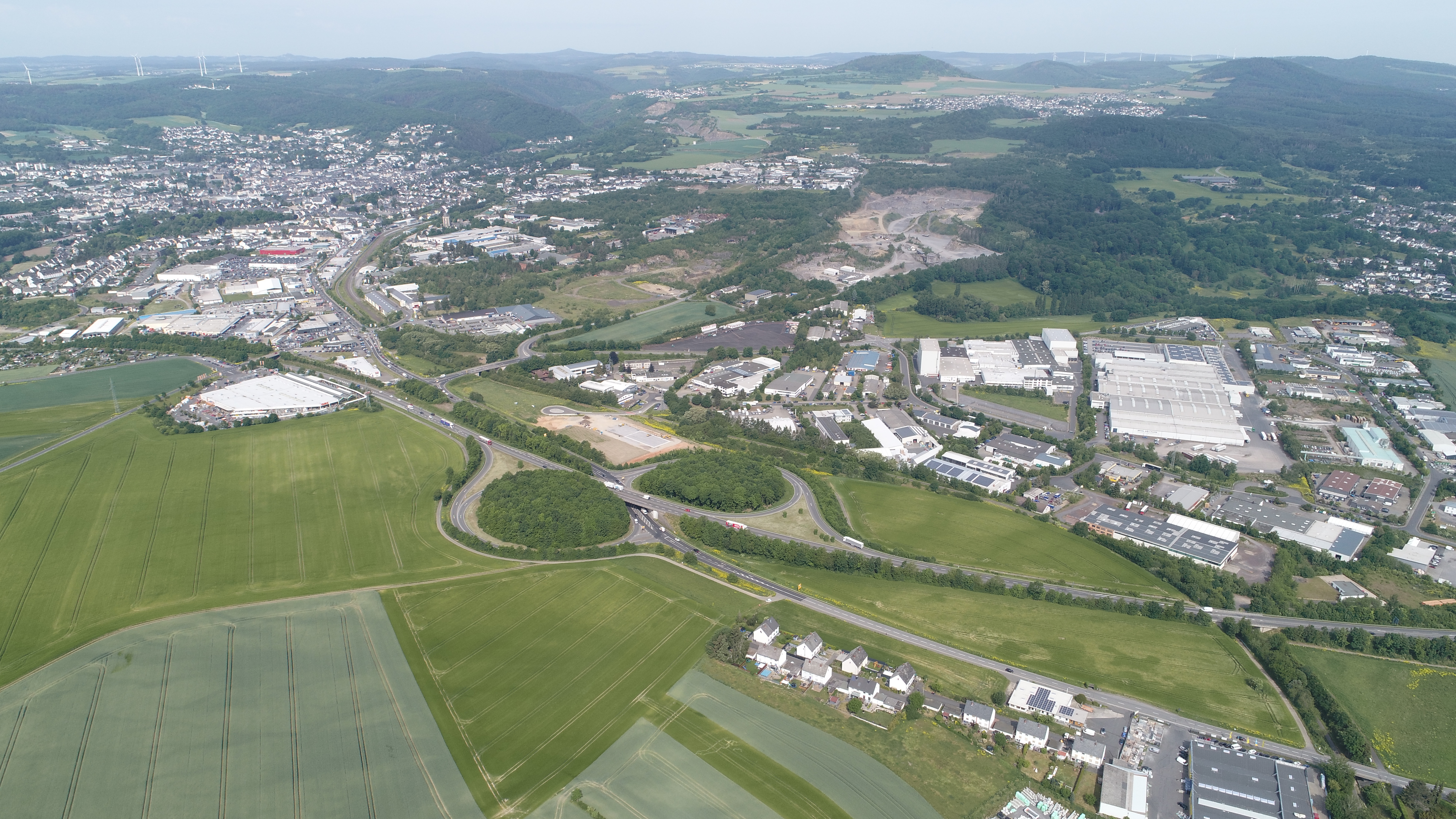 Luftbild Stadt Mayen Stadt Mayen mit Gewerbegebieten von oben