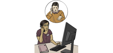 Eine Mitarbeiterin der Beschwerdestelle erläutert einem Mann telefonisch einen Sachverhalt