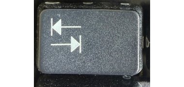 Tabulatortaste Ausschnitt einer Computertastatur mit Fokus auf die Tabulatortaste.