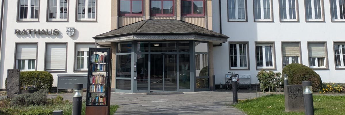 Rathausgebäude - Eingang der Stadtverwaltung Mayen