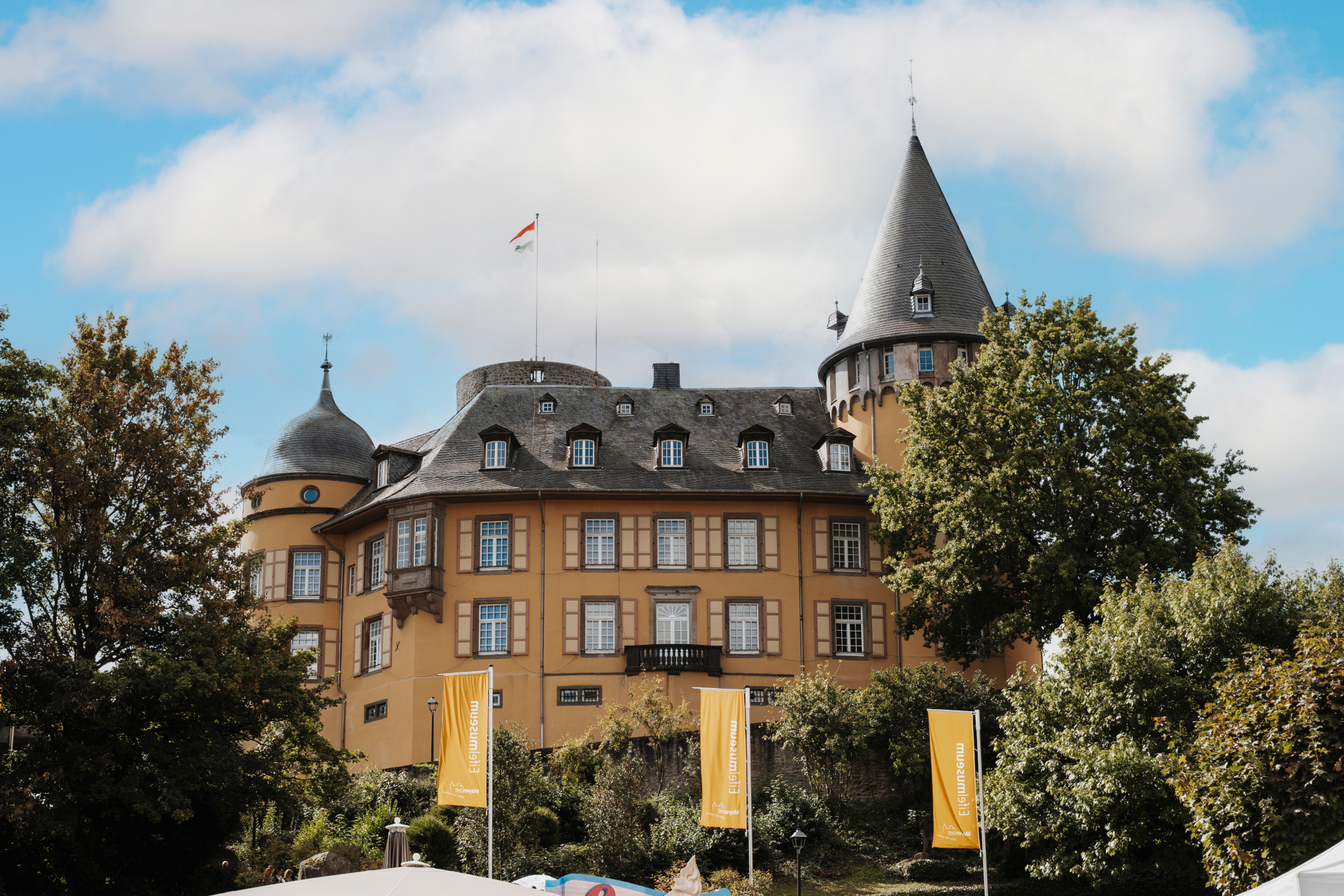 Genovevaburg das Wahrzeichen der Stadt Mayen