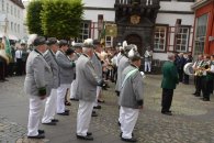 Schützen des Schützenvereins vor dem Alten Rathaus