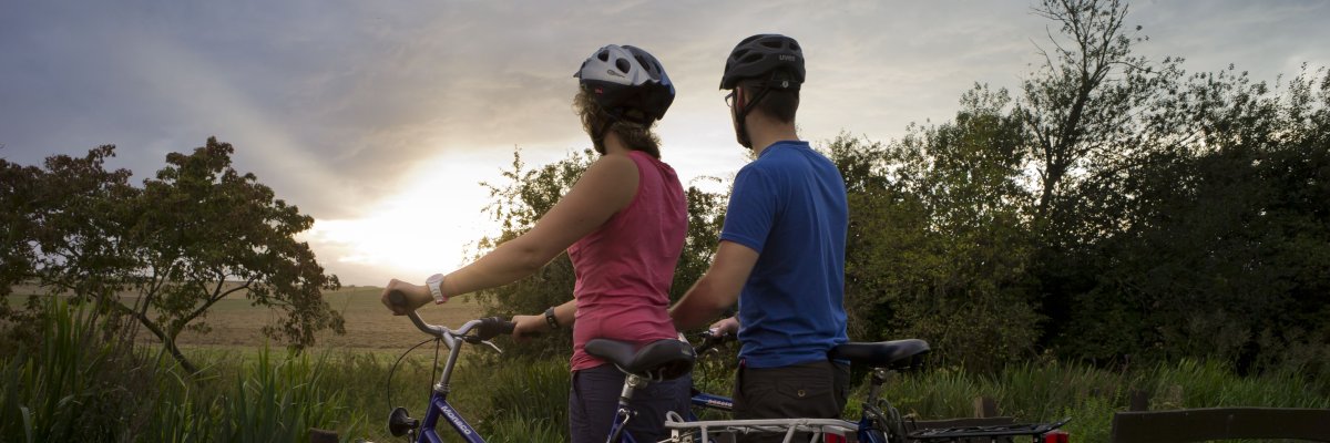 Radfahrer auf dem Maifeld-Radweg