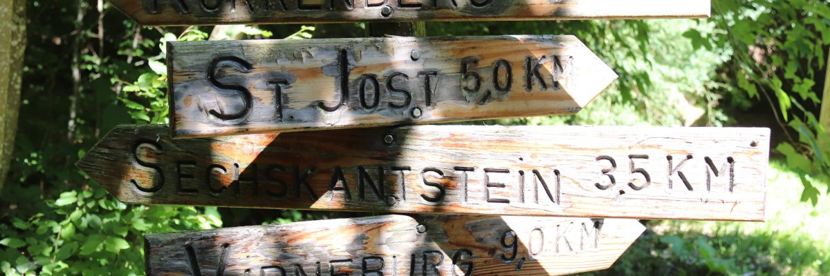 Wegweiser auf den Nitztaler Wanderwegen