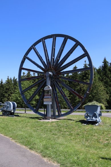 Großes Rad am Besucherbergwerk Bendisberg