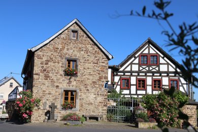 Foto von zwei alten Häusern