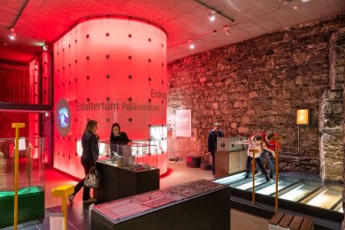 Ein Blick in die Ausstellung Eifel Total in der Genovevaburg