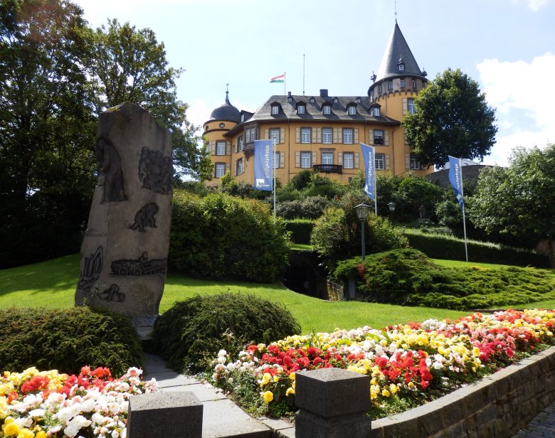 Blick auf die Genovevaburg (Schlossansicht)