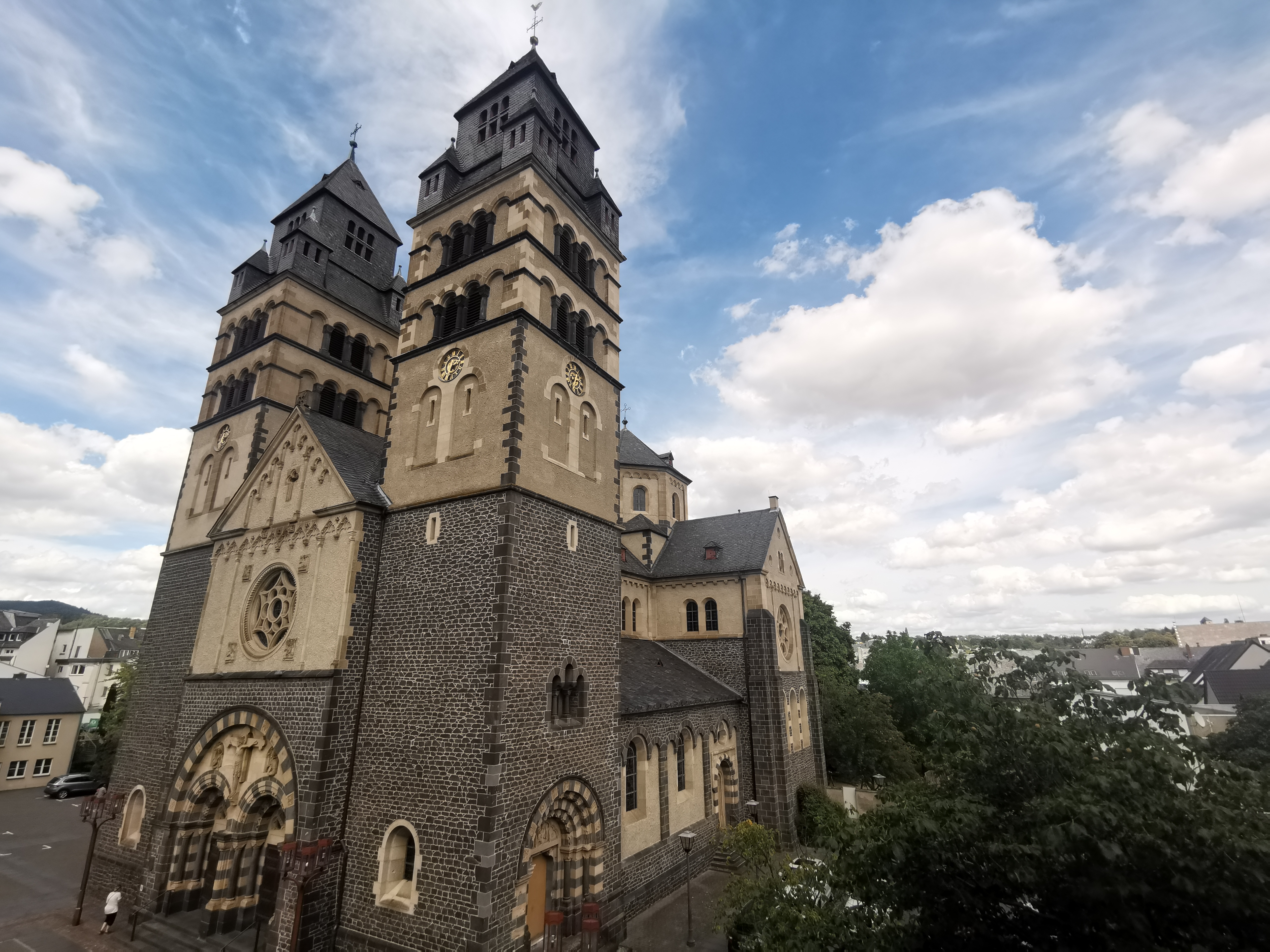 Vorderseite der Herz-Jesu Kirche