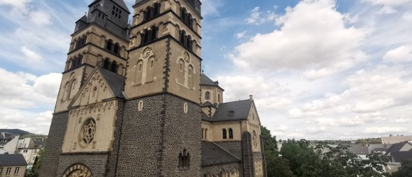Vorderseite der Herz-Jesu Kirche
