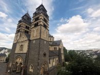 Vorderseite der Herz-Jesu Kirche