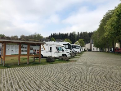 Wohnmobile auf dem Stellplatz am Viehmarkt