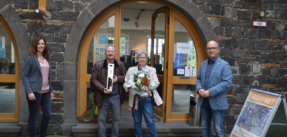Museumsdirektorin Alina Wilbert-Rosenbaum (links außen) und Oberbürgermeister Dirk Meid (rechts außen) freuten sich über den Besuch des Ehepaar Kanngießer
