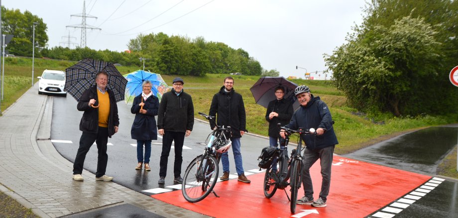 Einweihung der neuen Radwegequerung durch Pro Rad Mayen und die Stadtverwaltung Mayen trotz Regenwetter 
