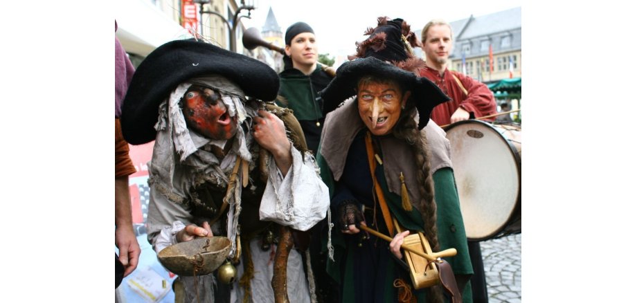 Auch Gruselige Gestalten sind auf dem Festival der Magier und Hexen in Mayen unterwegs.