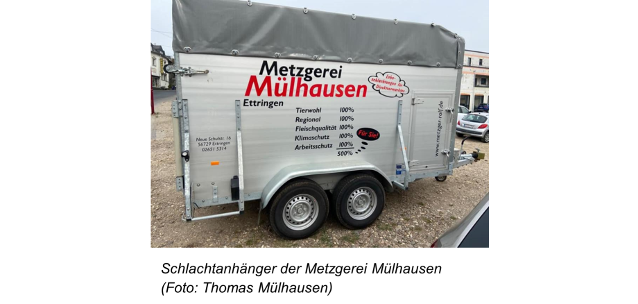 Autoanhänger mit Werbeaufschrift der Metzgerei Mülhausen 