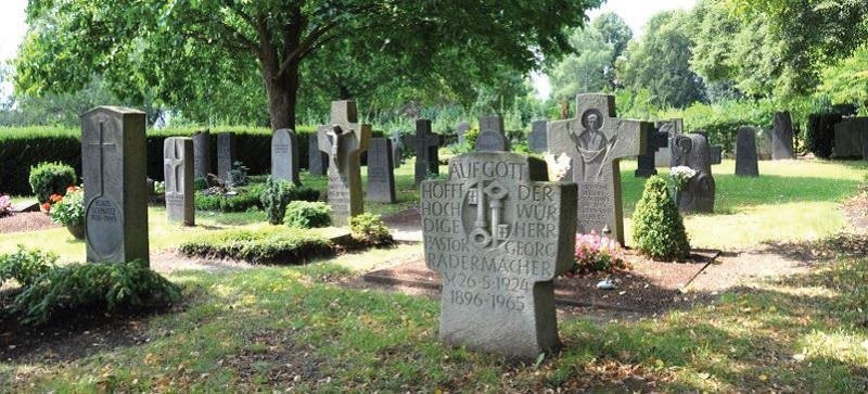 Grabmale auf dem Friedhof