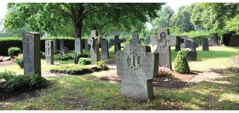 Grabmale auf dem Friedhof