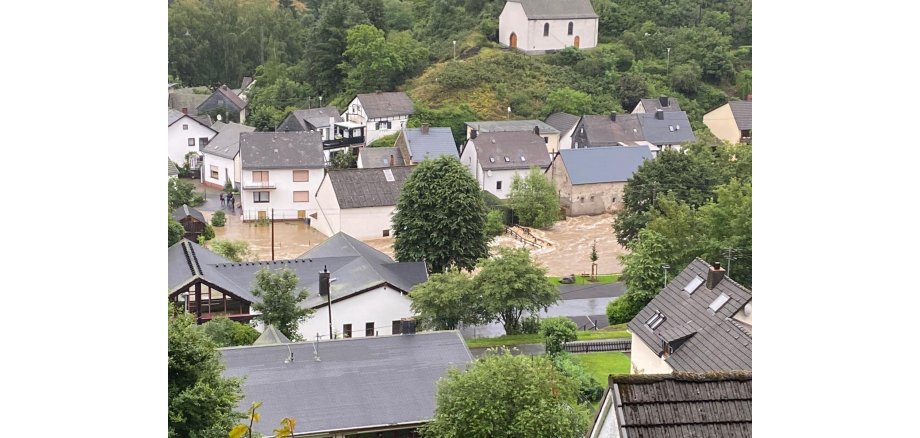 Land unter in der Ortslage Virneburg im Juli 2021