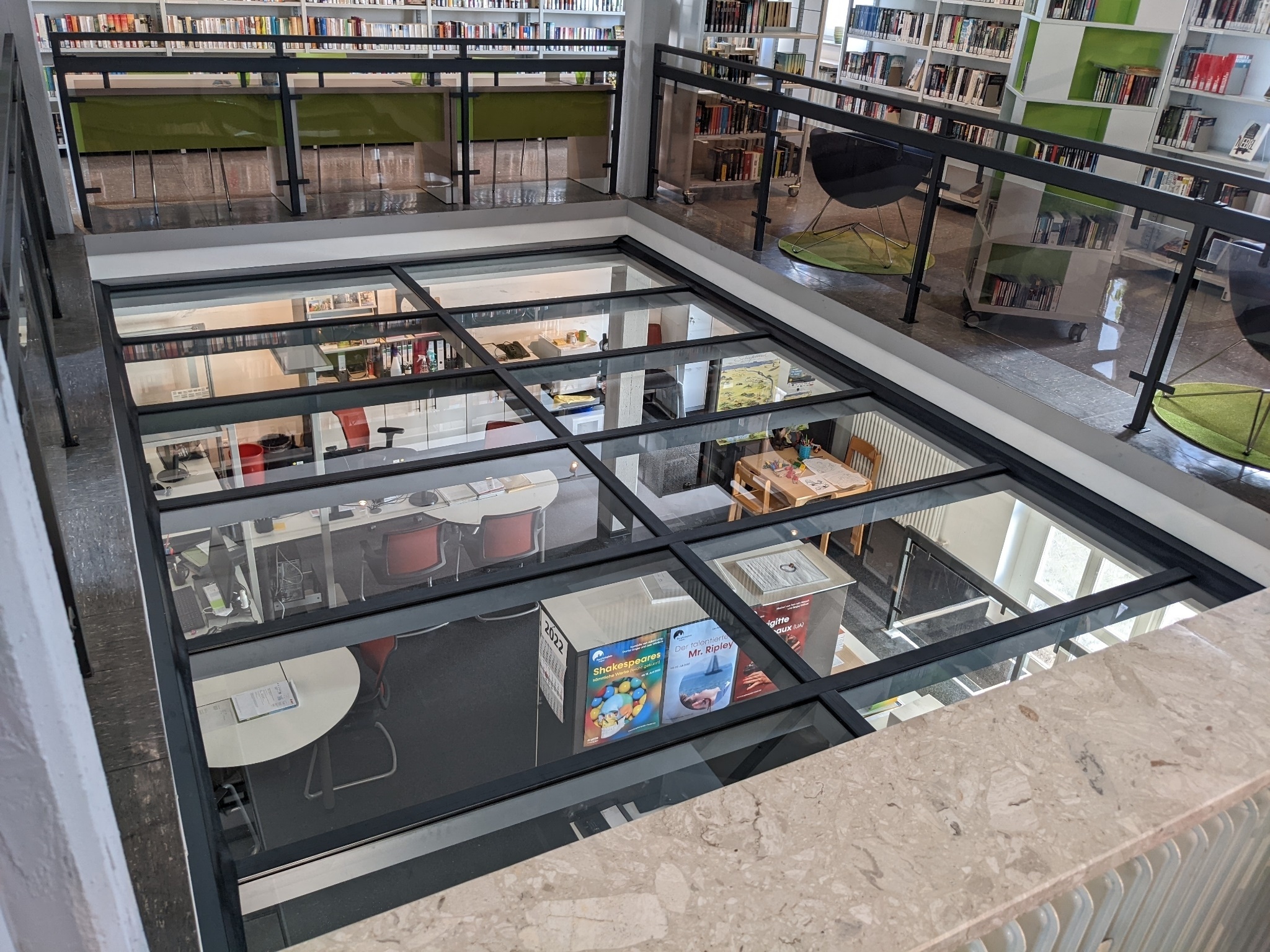 Die neue Zwischendecke von oben fotografiert