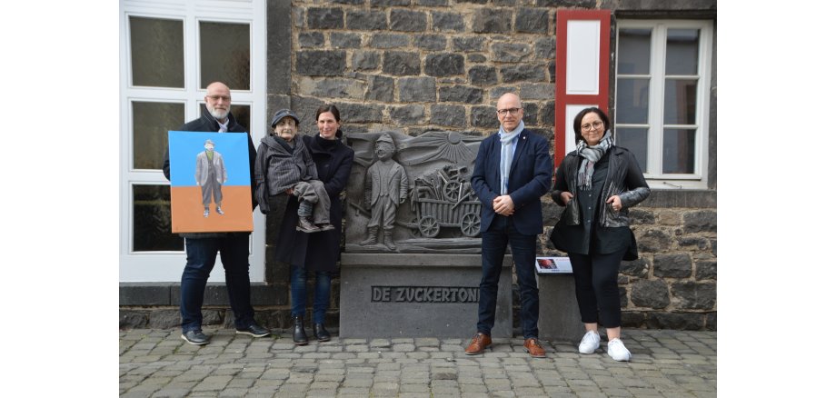 Fachbereichsleiter Uwe Hoffmann, Stephanie Recker, Oberbürgermeister Dirk Meid und stellvertretende Intendantin der Burgfestspiele Petra Schumacher