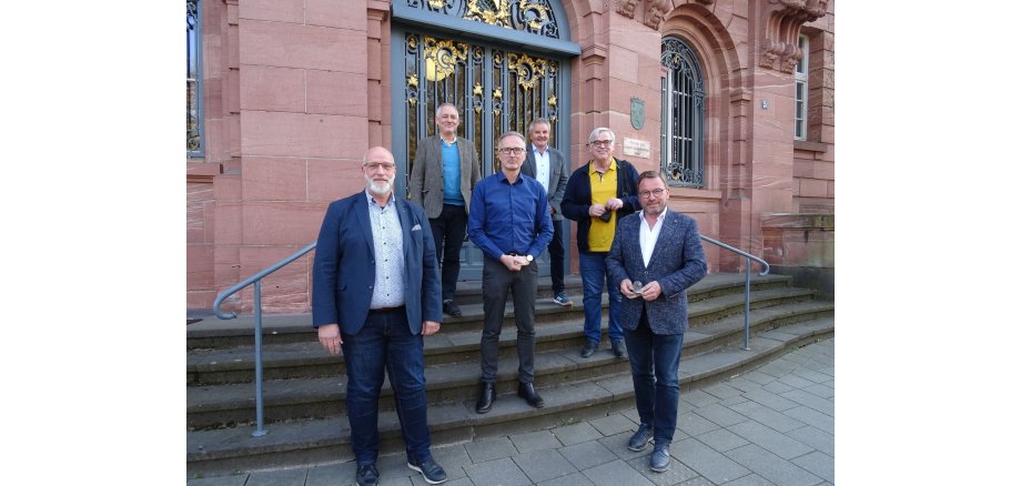 Unser Bild zeigt die Teilnehmer der Gesprächsrunde von links nach rechts Uwe Hoffmann, Eberhard Stippler, Vizepräsident Dr. Martin Kaschny, Robert Dewald, Hans Schüller, Präsident Wolfgang Treis 