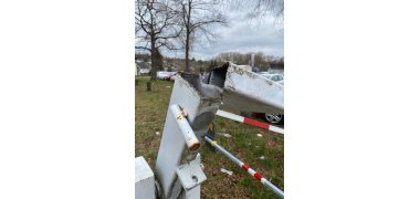 Vandalismus Defekte Schrankenanlage in weiß rot am Viehmarktplatz