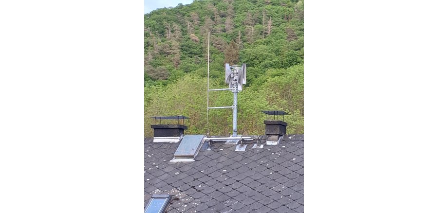 Die neue elektronische Warneinrichtung auf dem Dach der Feuerwehr Nitztal