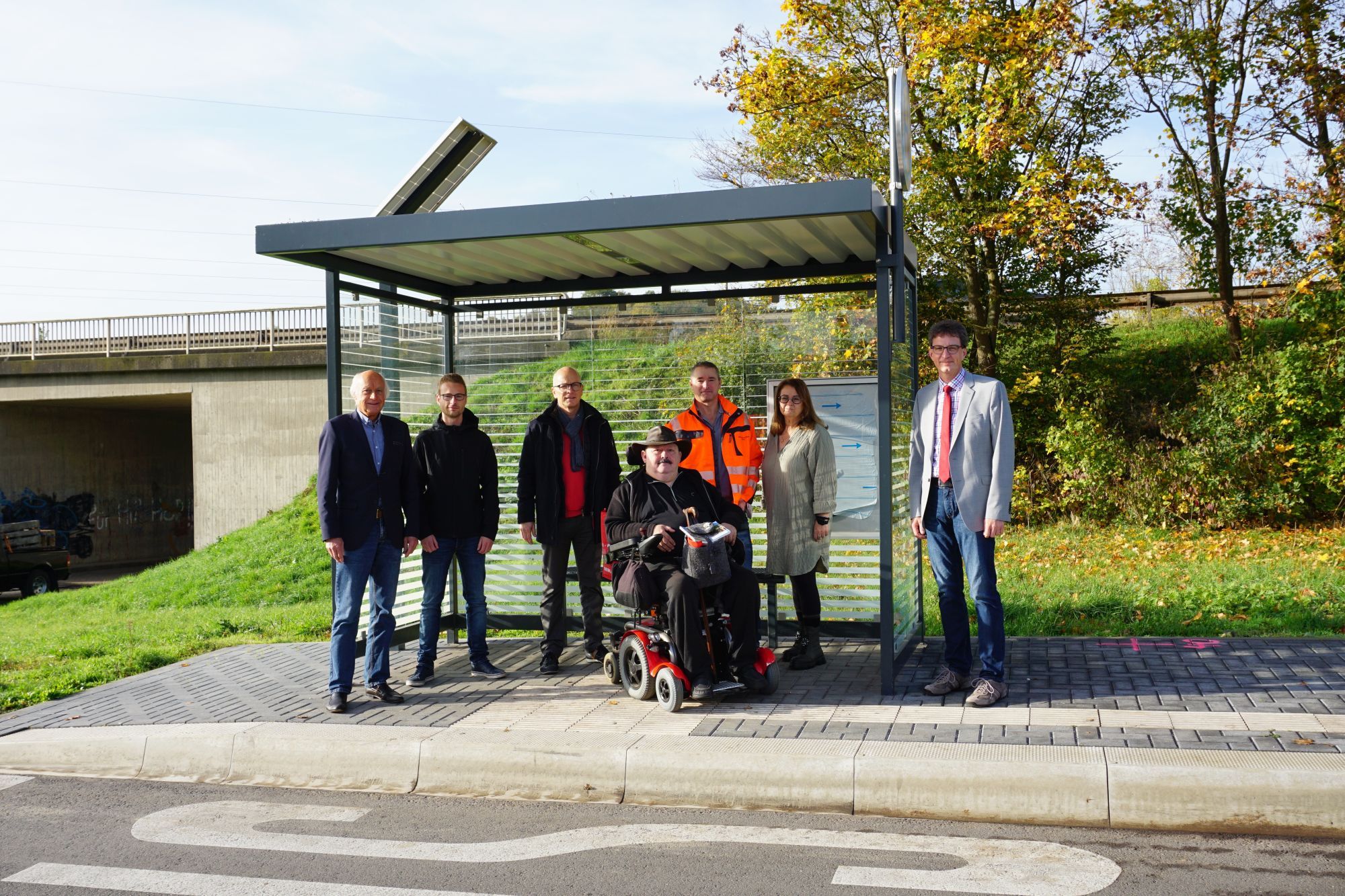 Von links nach rechts: Bürgermeister Bernhard Mauel, Martin Hertel vom Planungsbüro IBS, Oberbürgermeister Dirk Meid, Robert Bechmann in Vertretung für Herrn Peter Butz vom Bereich Selbsthilfe Körperbehinderter, Frank Reicherts, Bereichsleiter des Tiefbaus, Ines Haimann vom Bernardshof und Andreas Seiler, Fachbereichsleiter der Stadt Mayen 