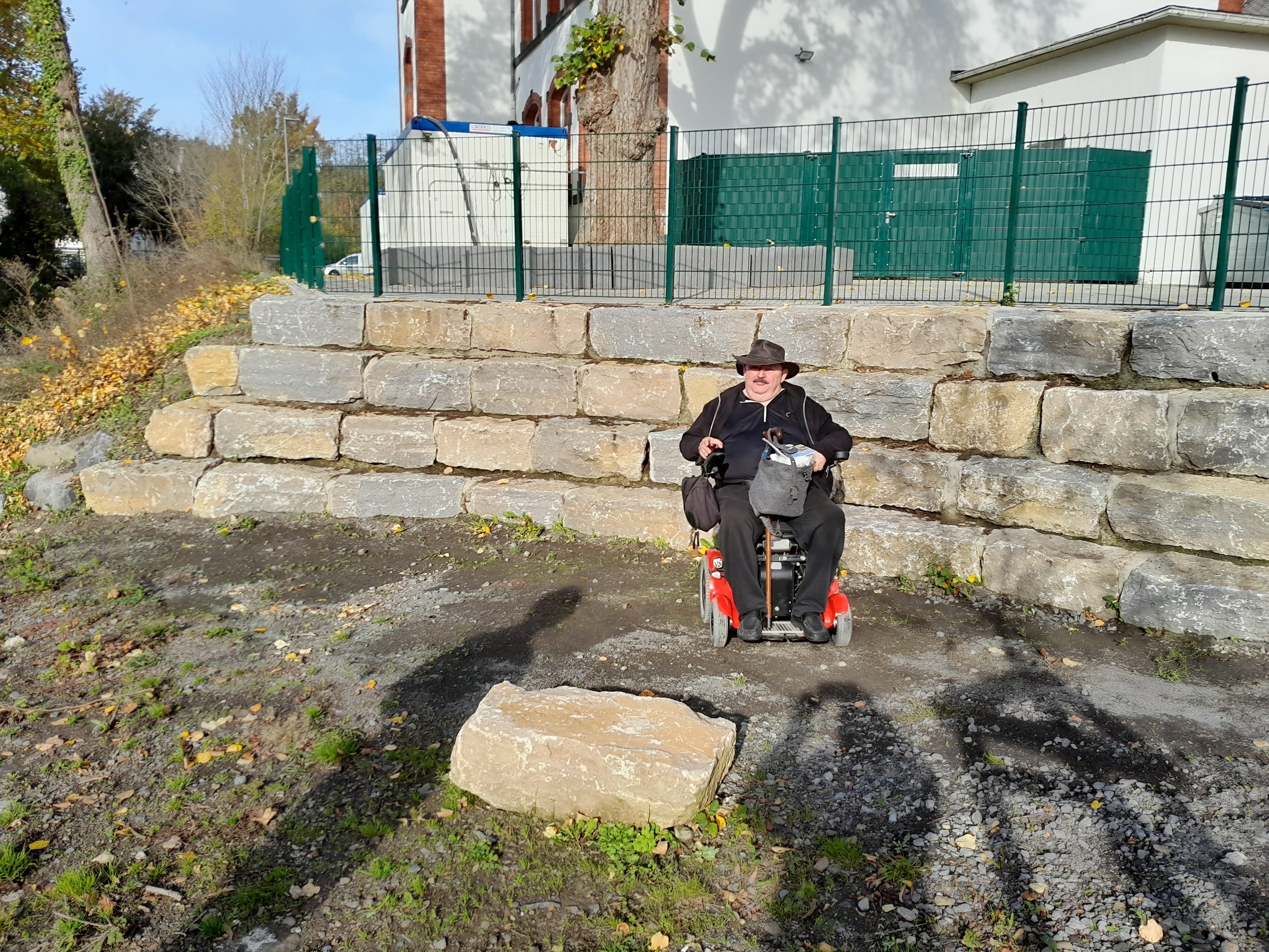 Robert Bechmann testet die Wege zum wassernahen Klassenzimmer