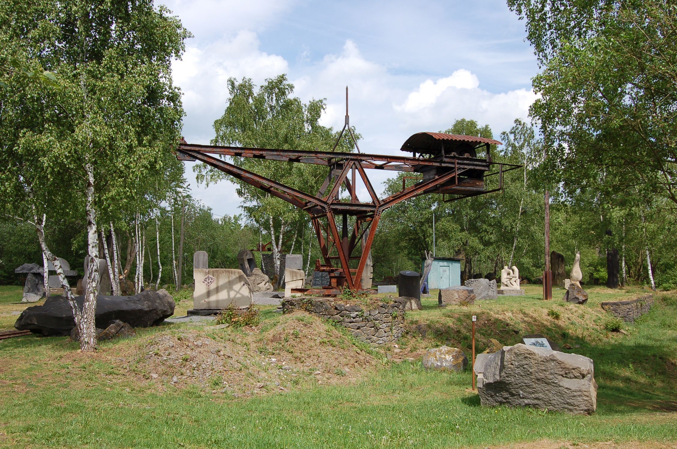 Lapidea-Skultpuren auf dem Mayener Grubenfeld