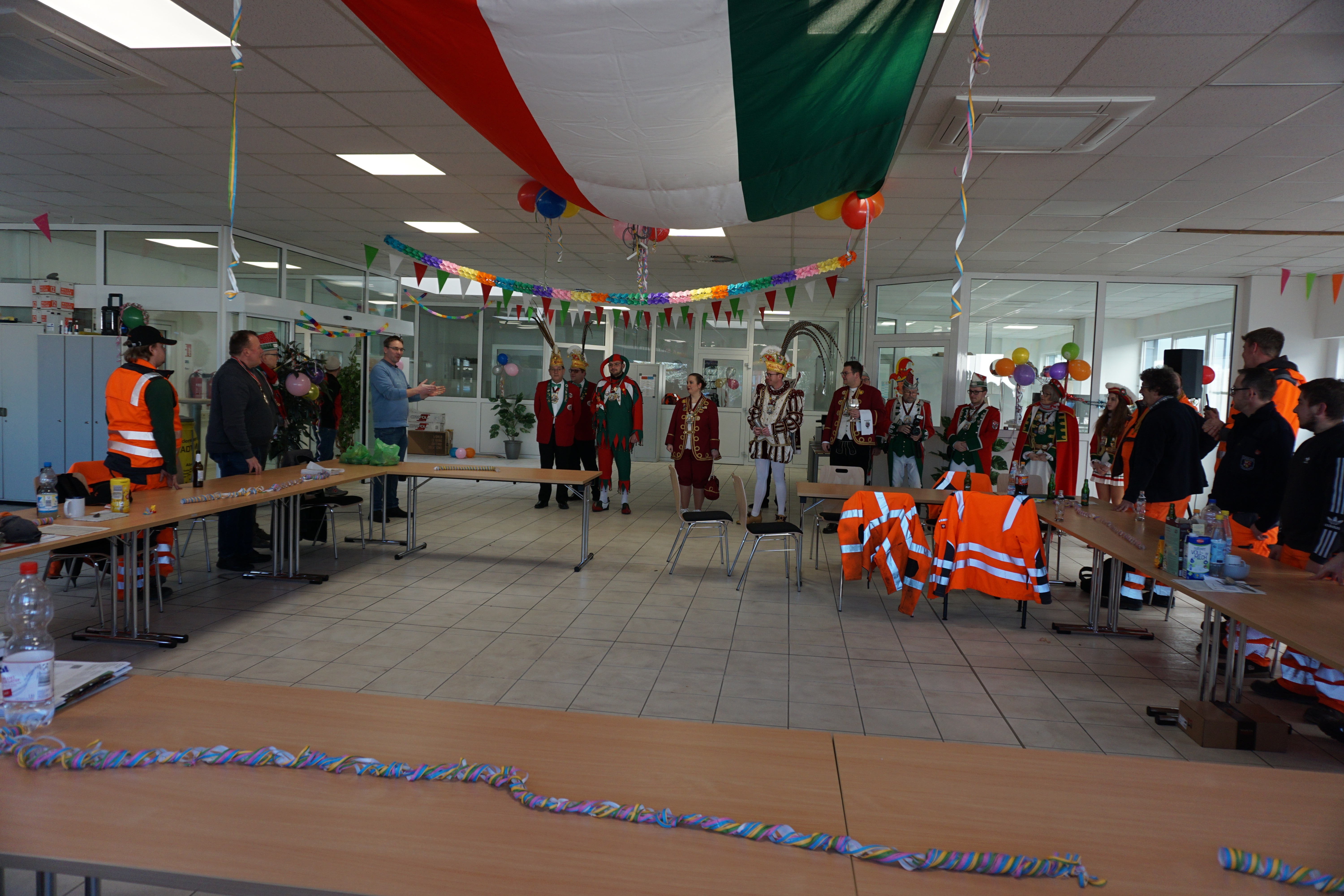 Der Prinz und sein Gefolge beim Besuch des Betriebshofes der Stadt Mayen