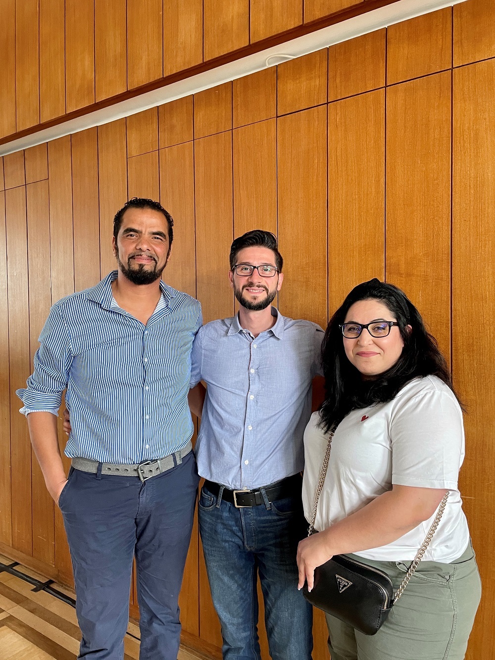 Gruppenfoto der drei Mitglieder des Beirats für Migration und Integration