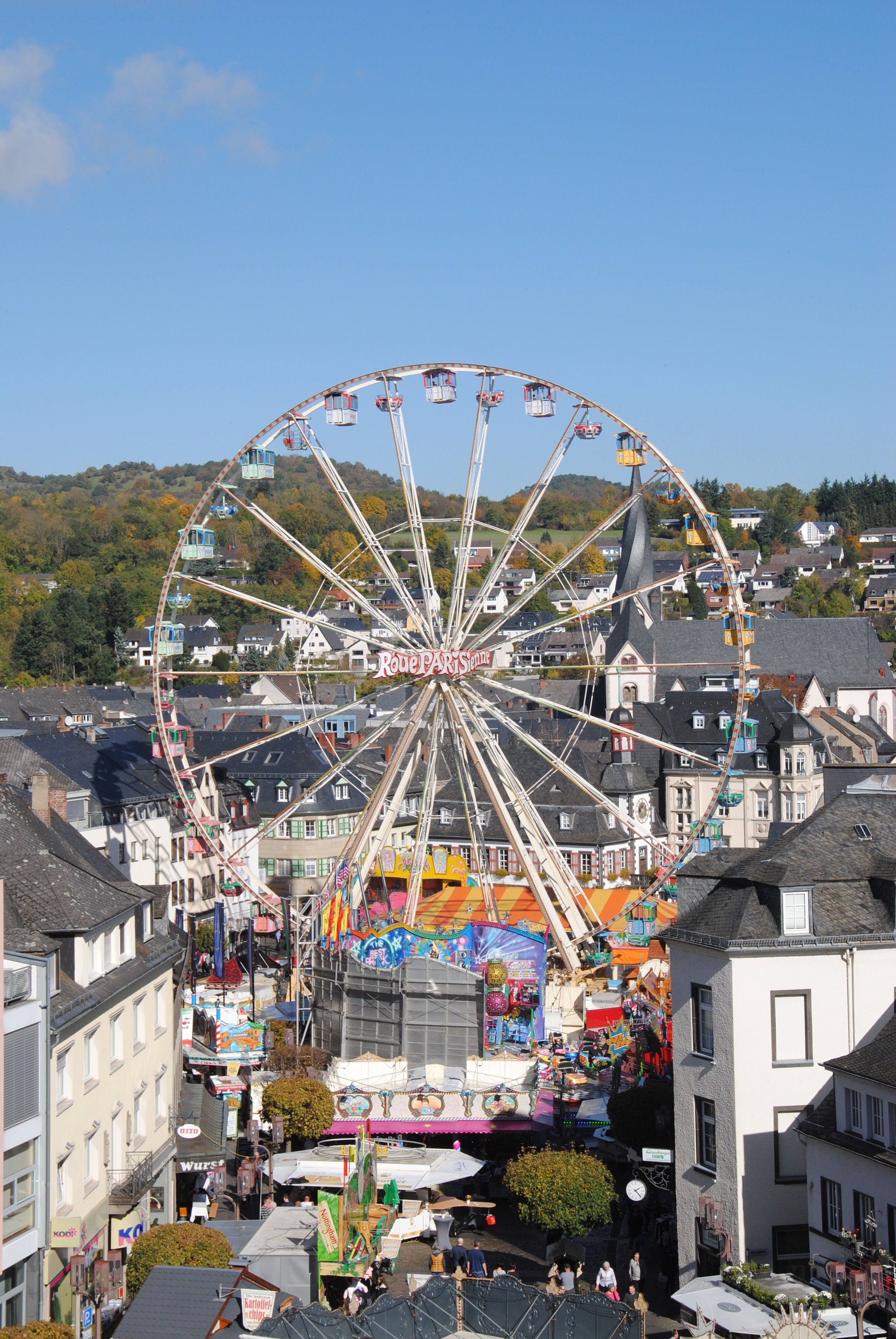Blick auf das Riesenrad am Marktplatz