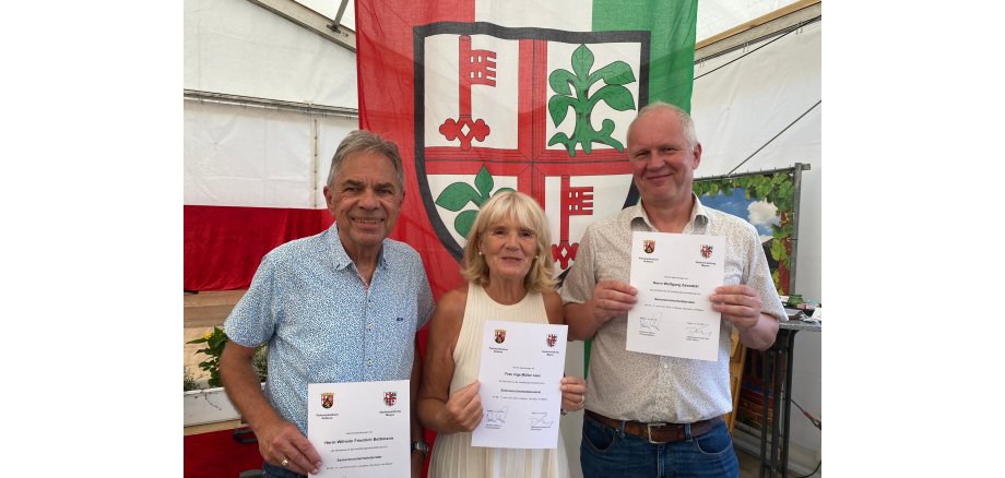 3 Sicherheitsseniorenberater mit ihren Urkunden