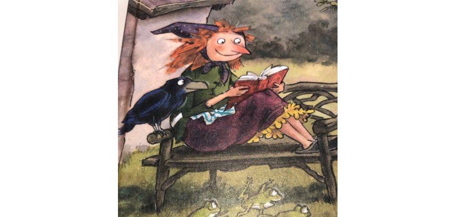 Vorlesestunde mit der „Kleinen Hexe“ Cover von "Die Kleine Hexe"