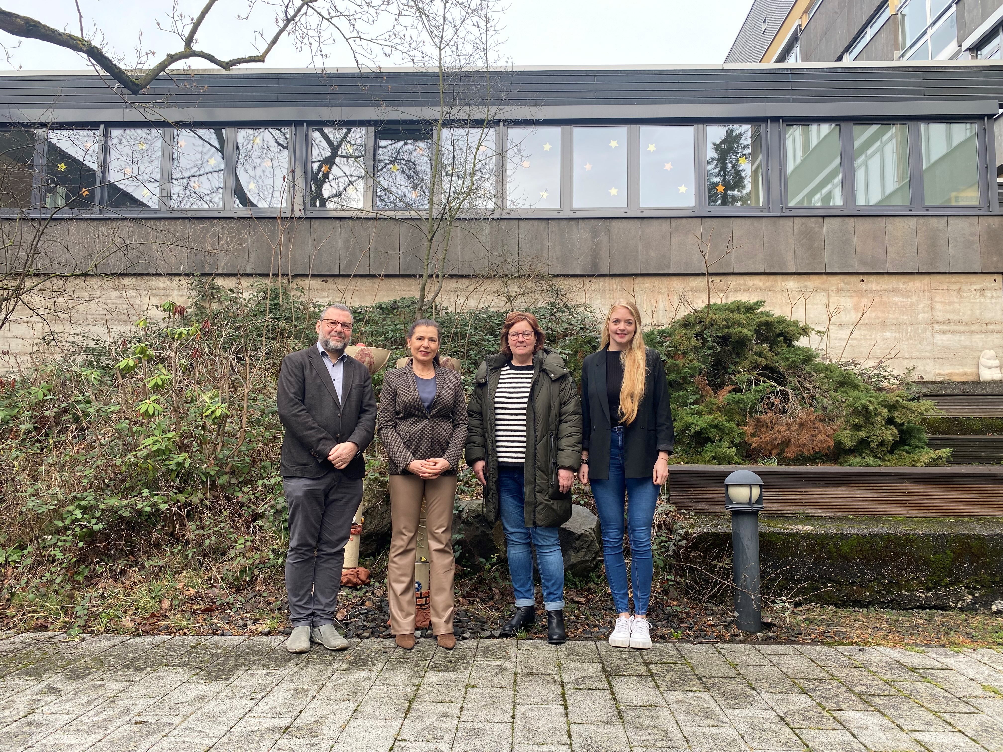 Michael Sexauer (Schulleitung), Dr. Petra Rösgen (Psychologin), Sandra Dietrich- Fuchs (Bereichsleitung Jugendamt), Jana Theisen (Schulsozialarbeit)