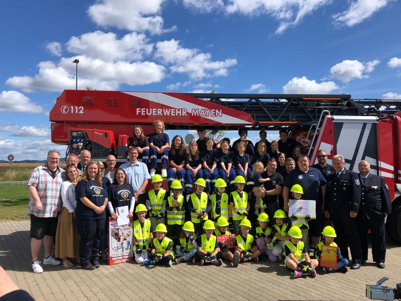 120 Jahre Feuerwehr Hausen mit Gründung der ersten Kinderfeuerwehr in Mayen Kinder- und Jugendfeuerwehr der Löscheinheit Hausen