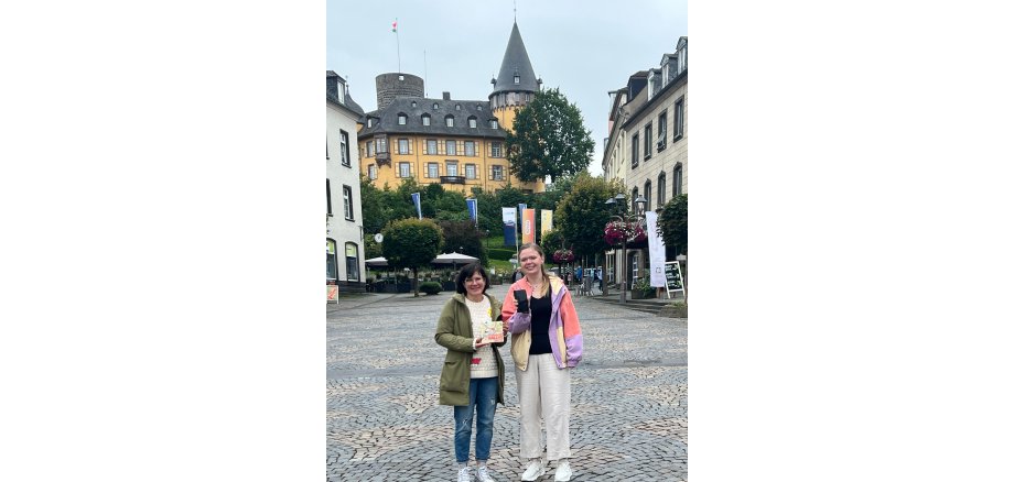 Anna-Lena Bax vom Stadtmarketing und Melanie Hellmann von der katholischen Familienbildungsstätte