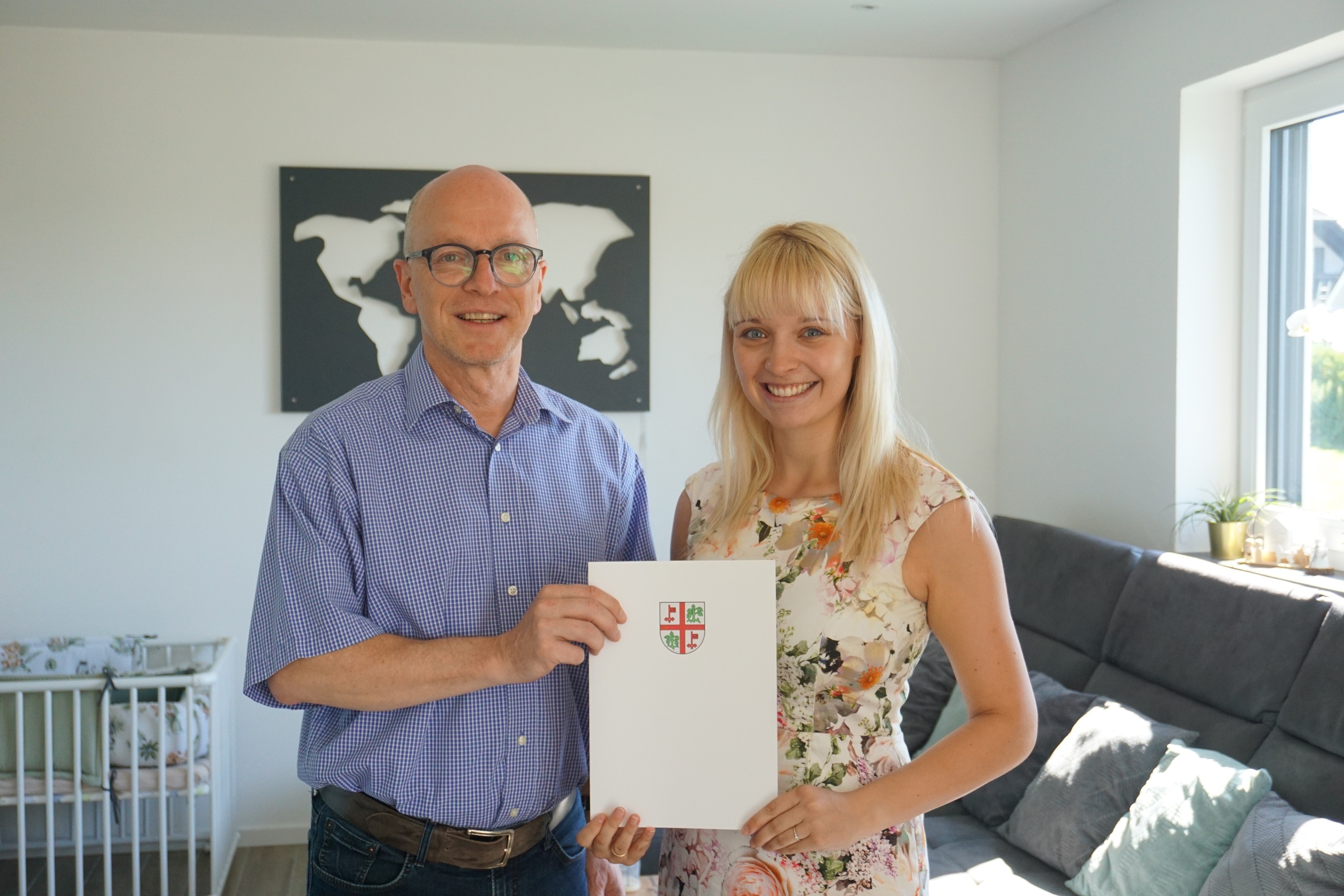 Oberbürgermeister Dirk Meid (links) und Anna-Lena Scherf