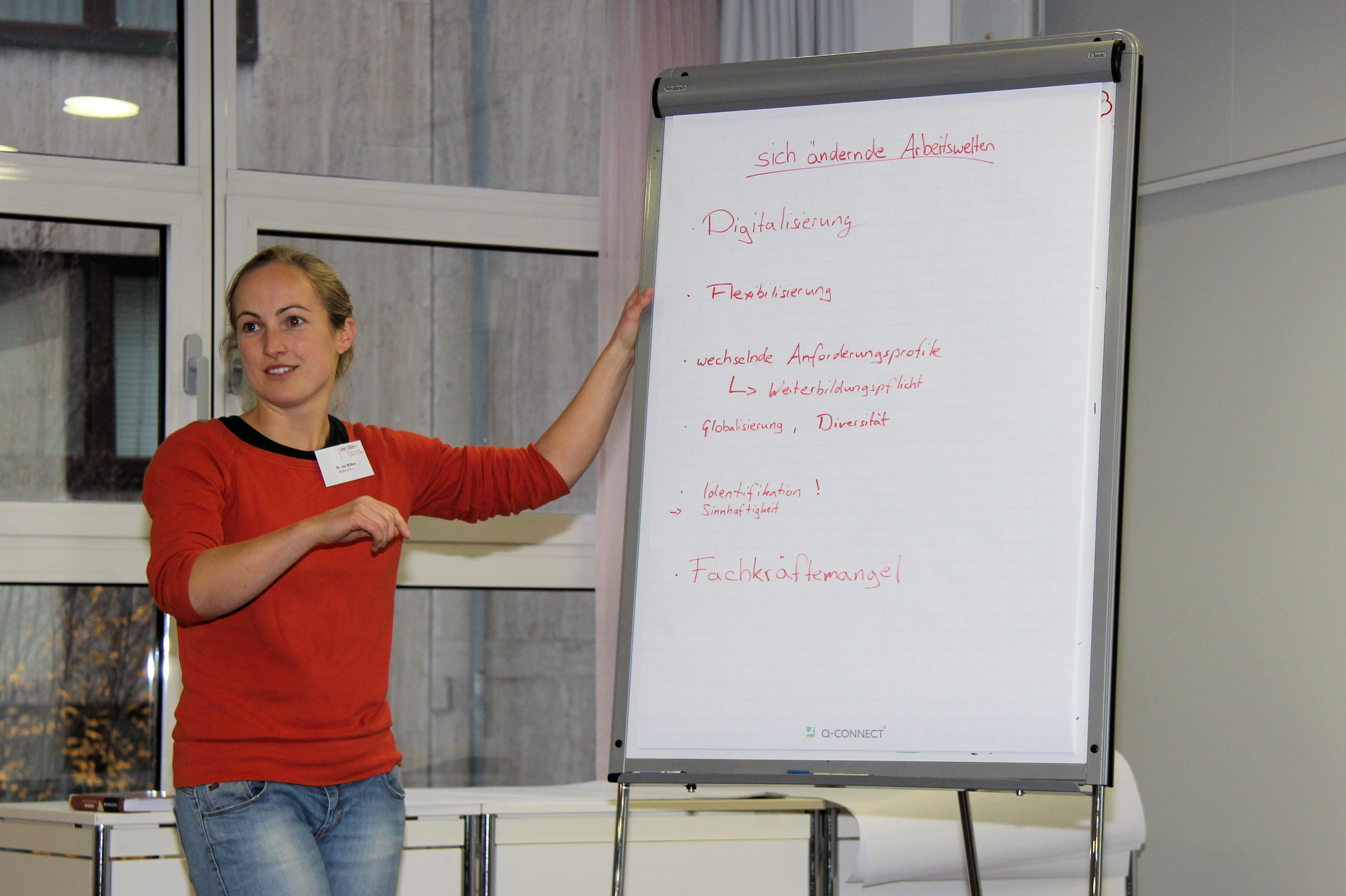 Dr. Ina Rüber-Teke präsentiert Ergebnisse