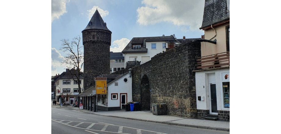 Bild der Stadtmauer und dem Mühlenturm