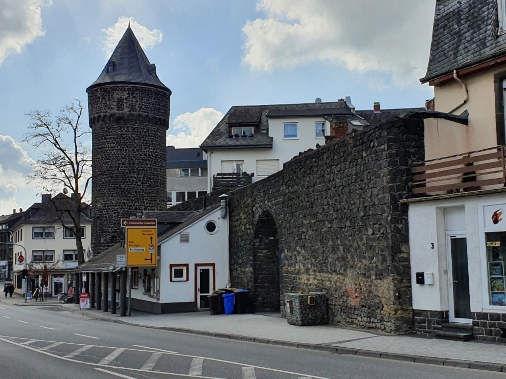 Bild der Stadtmauer und dem Mühlenturm