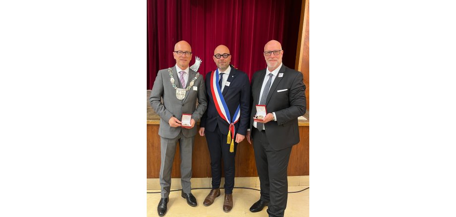 v.l.n.r.: Oberbürgermeister Dirk Meid, Nicolas Soret, Bürgermeister Joigny und Fachbereichsleiter Uwe Hoffmann