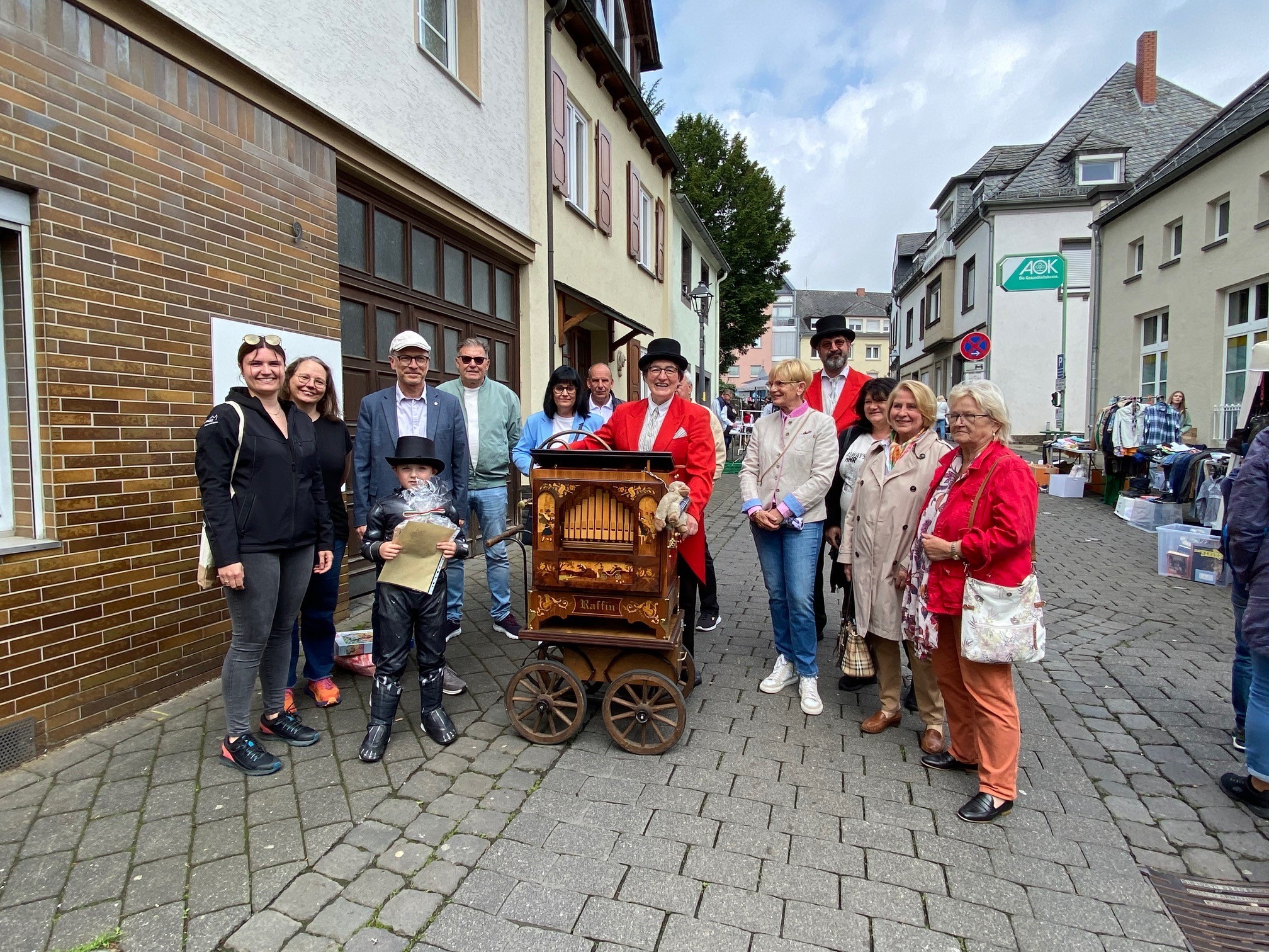 Der Marktausschuss mit dem Kindertrödelkönig